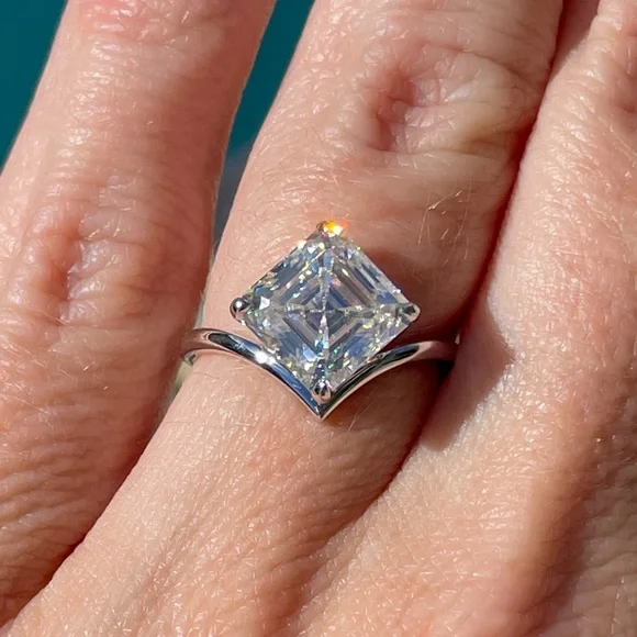 14k White Gold 2.5ct Asscher cut Chevron Ring - Picture 4 of 12